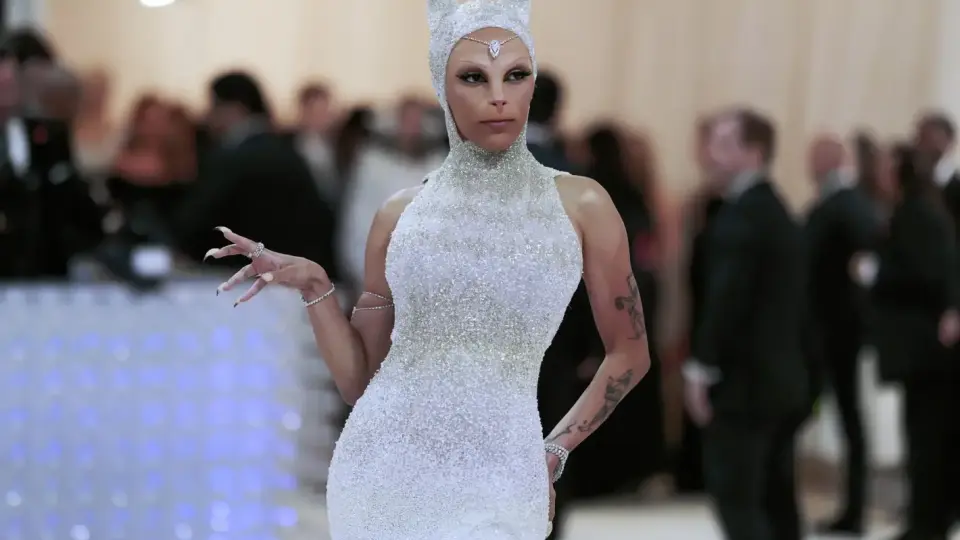 Met Gala 2023: Бели котки, черни нотки и екстравагантност в стил Лагерфелд