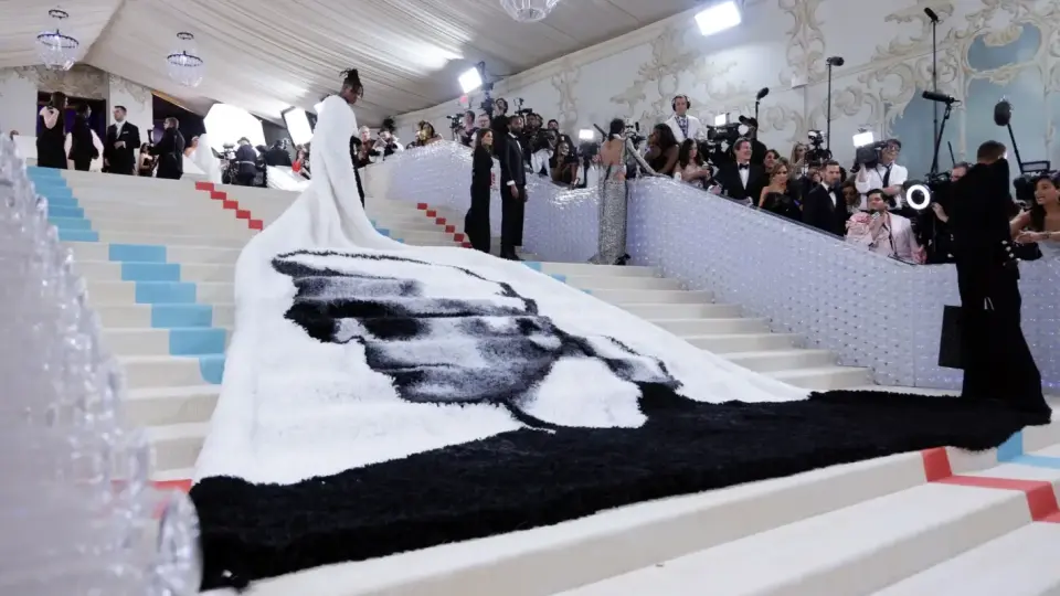 Met Gala 2023: Бели котки, черни нотки и екстравагантност в стил Лагерфелд