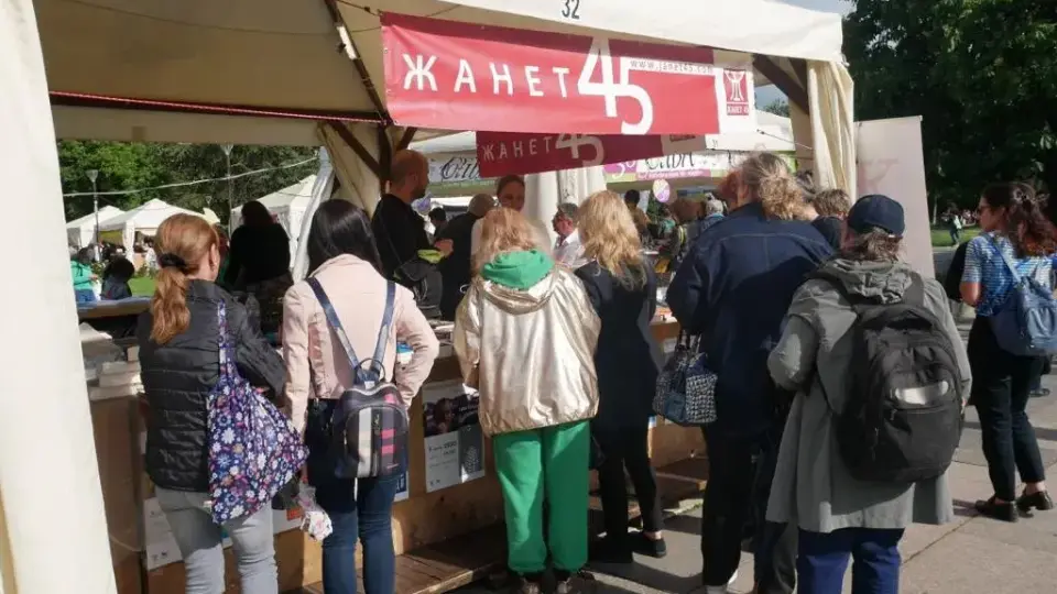 "Времеубежище" свърши в първия ден на панаира, хората се записват за копия