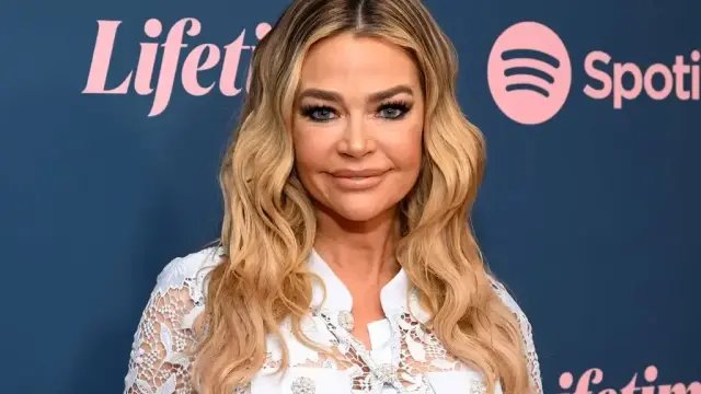 Жігіт екі рет қатарынан келді (видео) Yosh kizlar sex