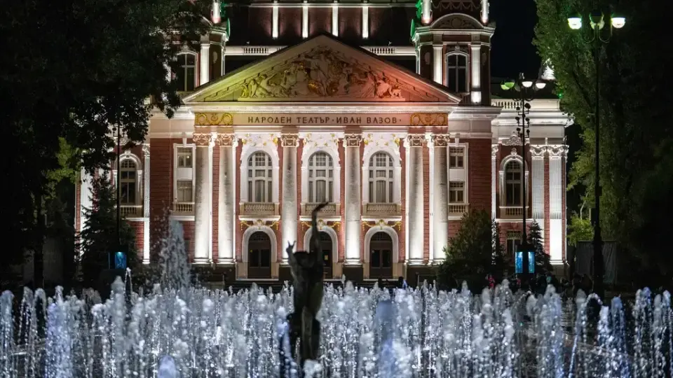 Народният театър събира културното си богатство в онлайн библиотека