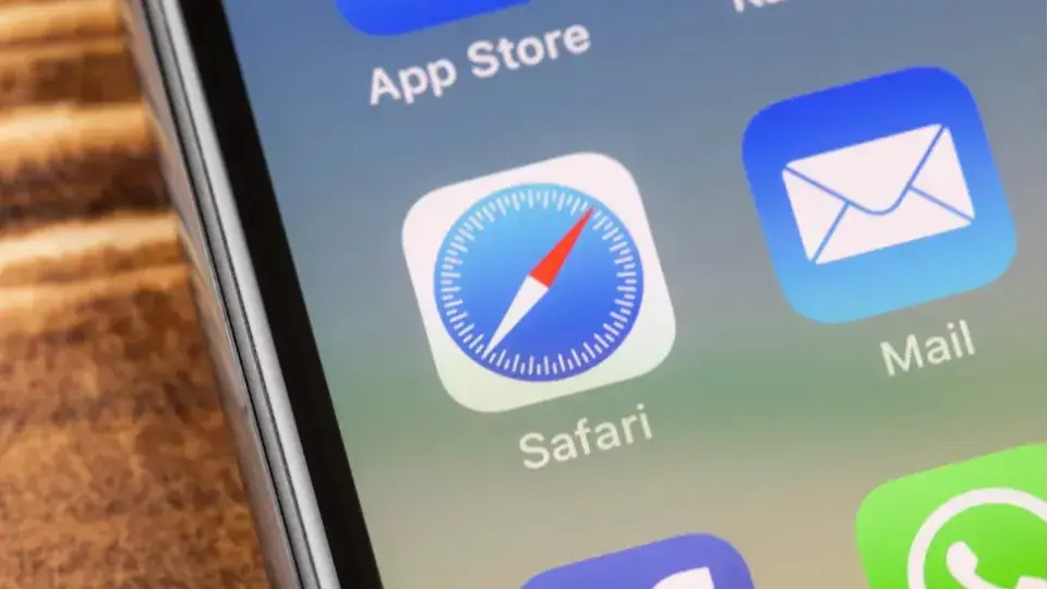 Apple планира да вгради AI търсене в Safari