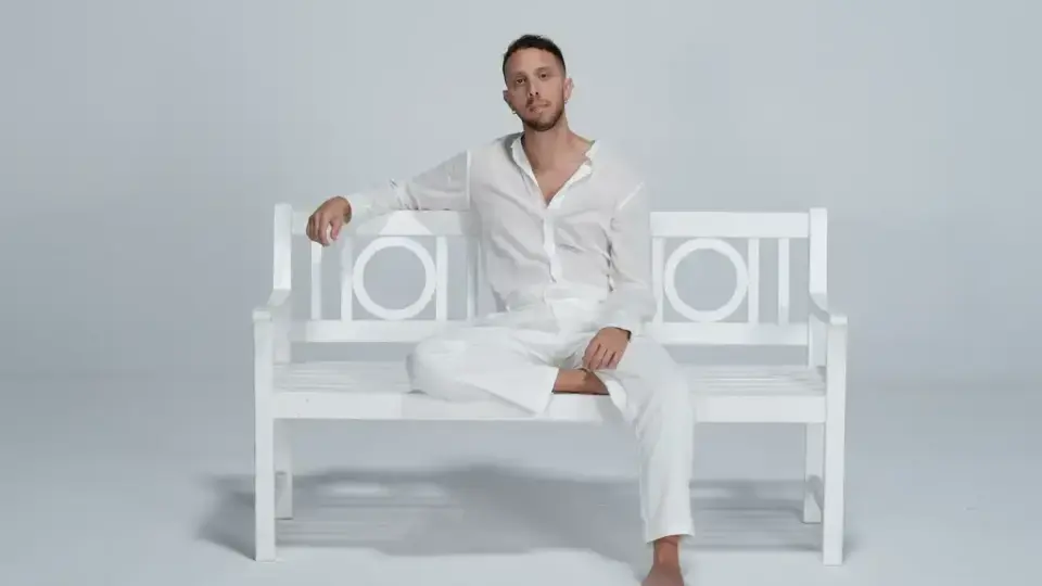 Robi и неговото музикално пътешествие от улицата до успешното студио