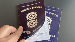 Поетът Петър Чухов издава нова стихосбирка – „В края на леглото“