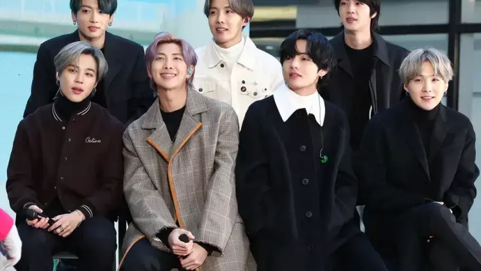 Кей-поп изпълнителите от BTS излизат от казармата, връщат се на сцената