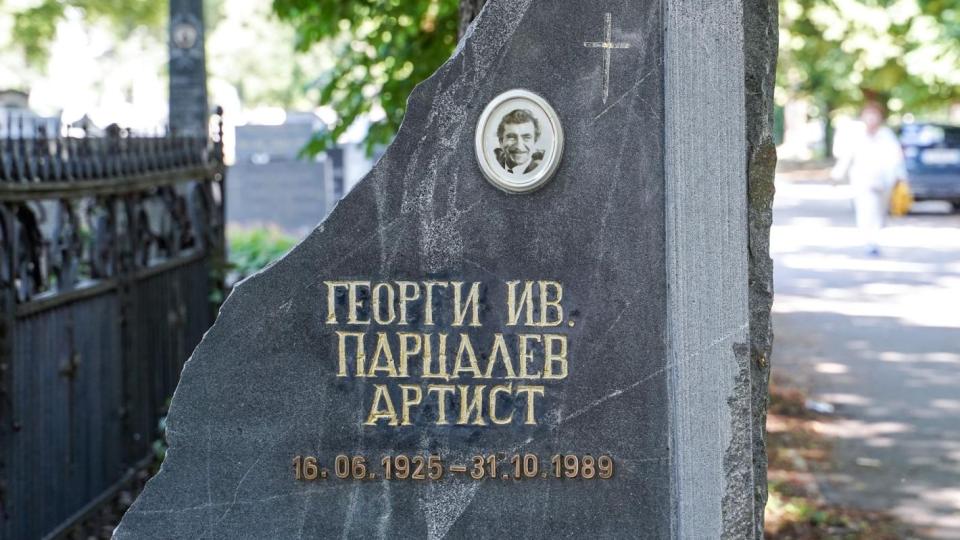 БНТ инициира почистване на гроба на Георги Парцалев