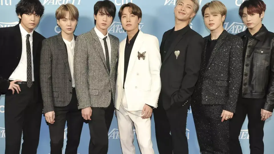 Шуга от BTS е последният член на групата, приключил с военната си служба