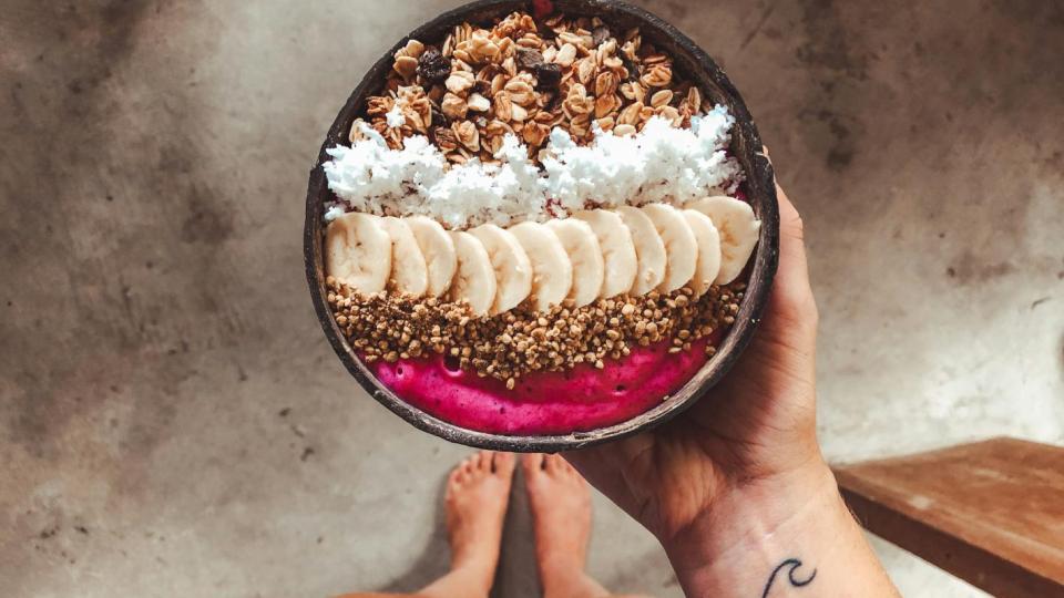 Луди по „acai bowl“: Какви са ползите от здравословната закуска и как да я приготвим у дома?