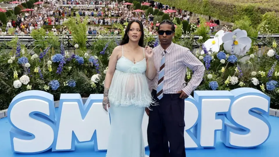 Бременната Риана и A$AP Rocky се появиха на премиерата на „Смърфовете“