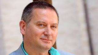 Бил Гейтс прогнозира, че само 3 професии няма да бъдат погълнати от AI