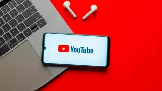 YouTube спира монетизацията на AI съдържание