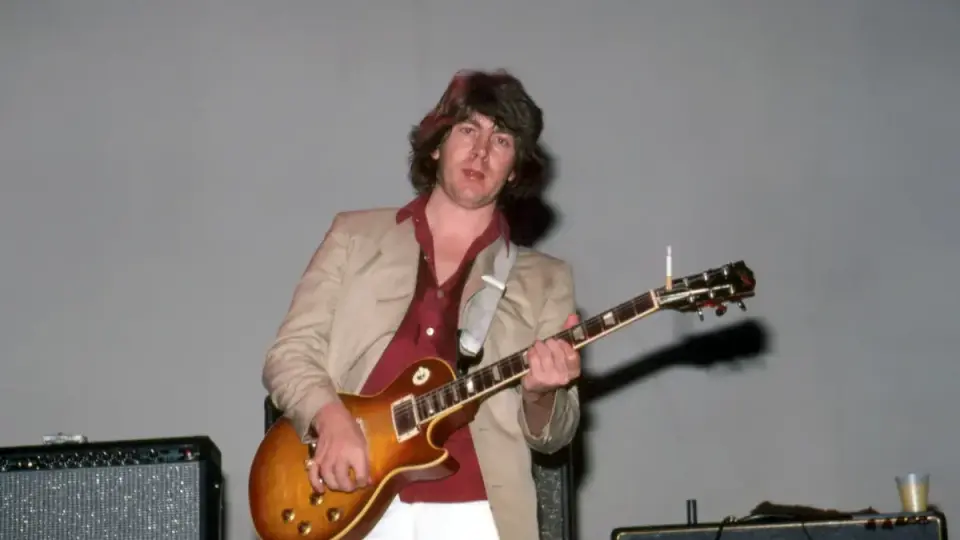 Открадната китара на бивш член на Rolling Stones се озова в музея „Метрополитън“
