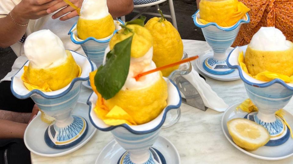 С вкус на лято: Как да си приготвите популярното лимонено сорбе от Амалфи у дома?