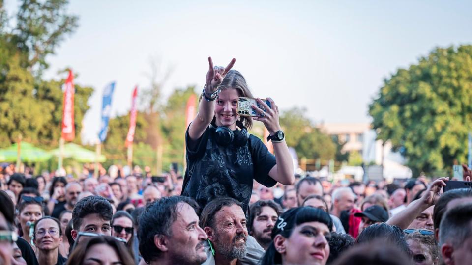 Последният ден на Hills of Rock започва с емоции, очакване и много слънце