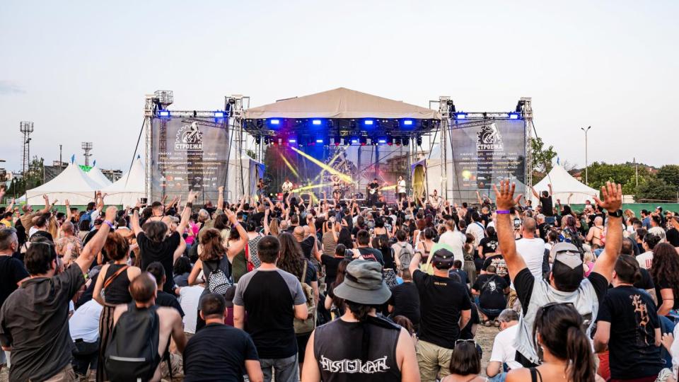 Последният ден на Hills of Rock започва с емоции, очакване и много слънце