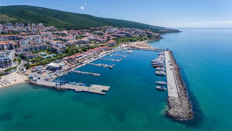 Откриват барелеф на Ханс Кристиан Андерсен в Свети Влас