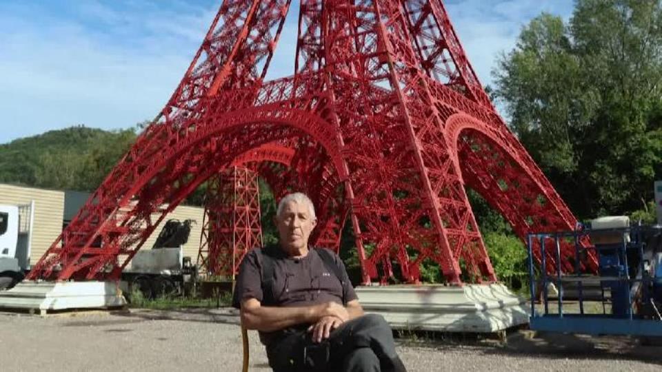 Построиха реплика на Айфеловата кула в малко френско селце