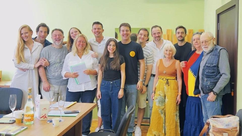 Сатирата представя „Новите дрехи на краля“ по приказки на Ханс Кристиан Андерсен