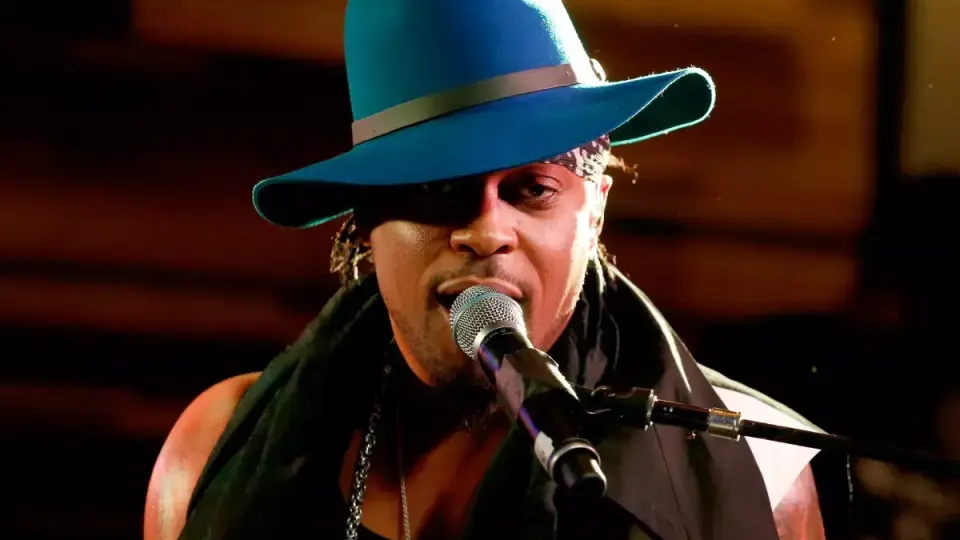 Едва на 51 си отиде R&B изпълнителят и носител на „Грами“  D’Angelo