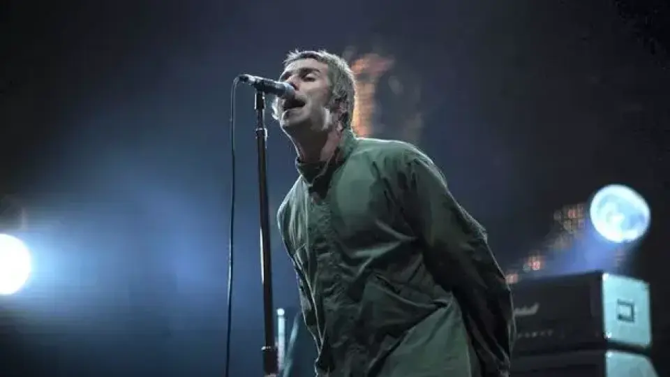 Ръкописен текст на песента ,,Don't Look Back In Anger” на Oasis бе продаден на търг