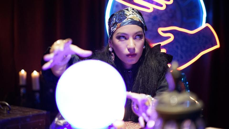 На 2 млн. българи са посещавали ясновидка, 2/3 от населението вярва в кармата