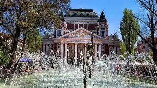 Кметът на район „Изгрев” твърди, че са открити нередности около театралната школа на министър Бачев