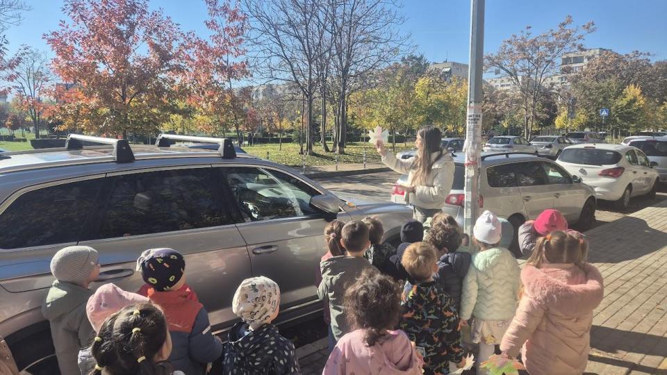 Когато малките учат големите: Eсенни послания за безопасност на пътя в Деня на будителите