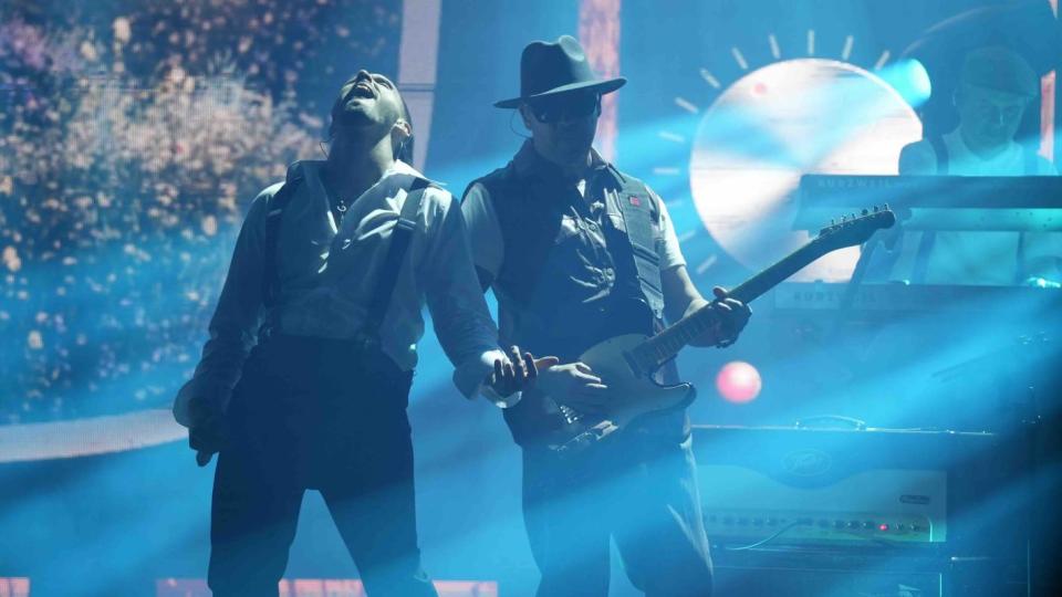 Парчета на The Rolling Stones, Metallica, Oasis и U2 слушаме в мюзикъла  „Rock Sensation – Договорът”