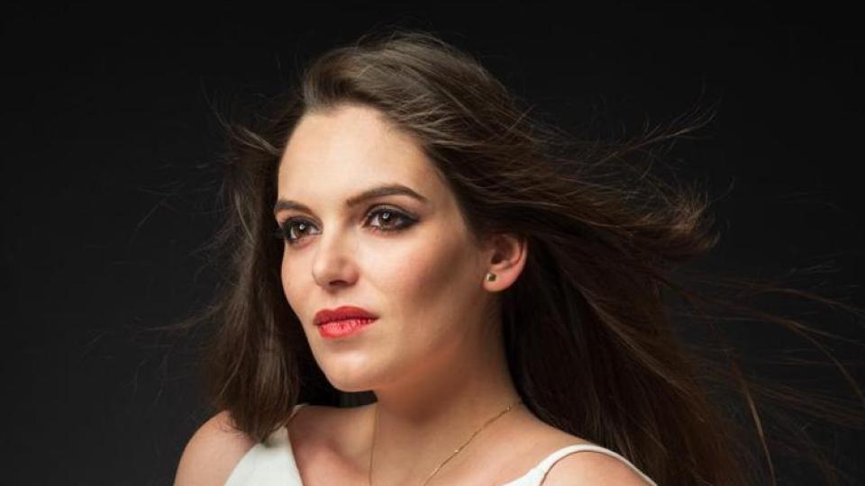 Актрисата Радина Боршош стана майка на момченце