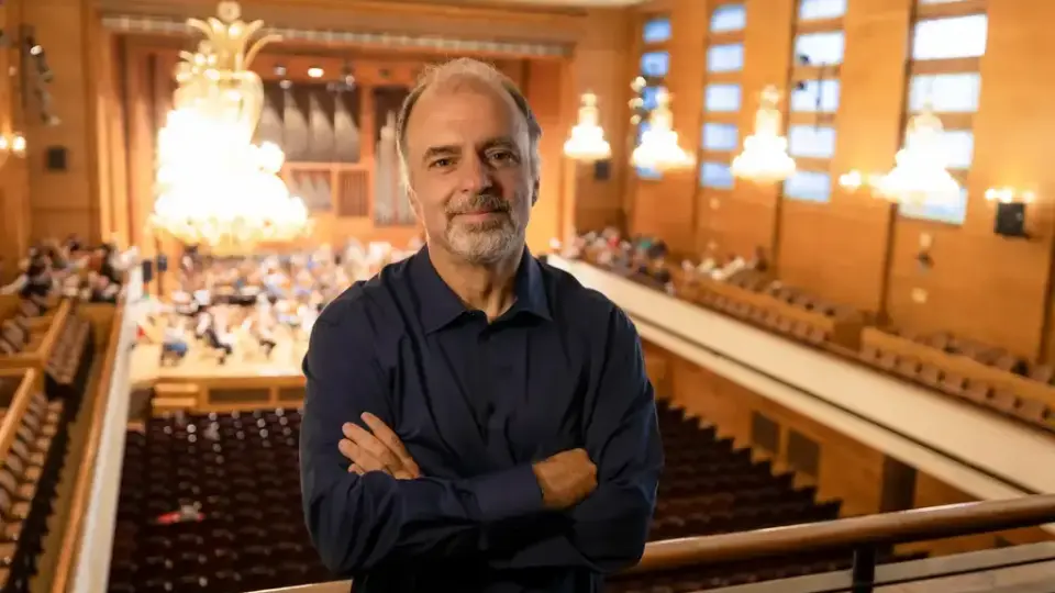 Маестро​​​​​​​ Найден Тодоров с майсторски клас в Консерваторията в Пекин