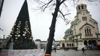 Жени Лечева представя новата си самостоятелна песен „Лавина“
