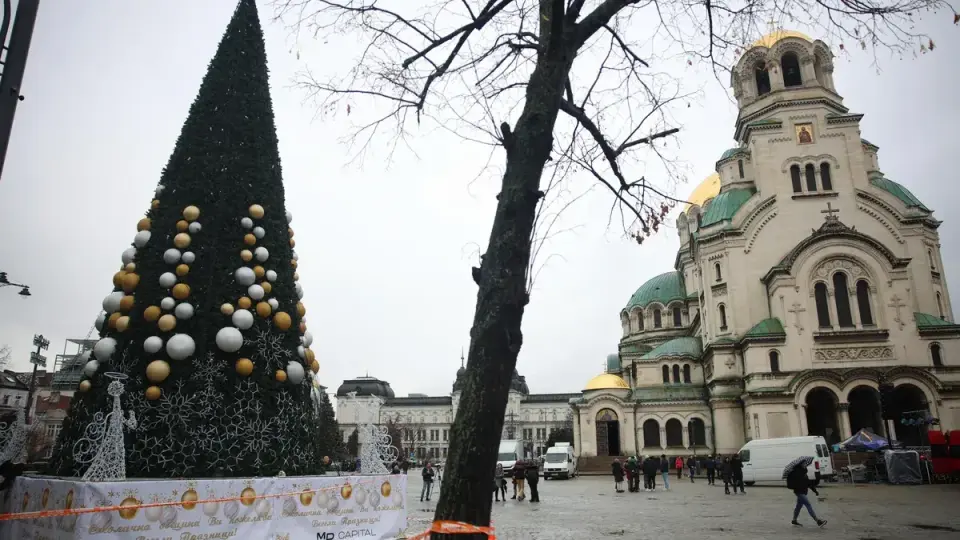 София запалва светлините на коледната елха пред „Александър Невски” на 2 декември