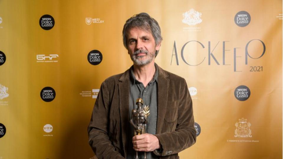 Стоян Радев представя премиерно „Сън в зимна нощ“ в Малък градски театър