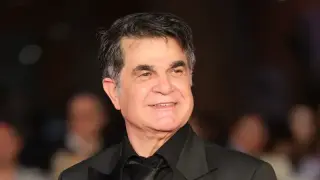 Стоян Радев представя премиерно „Сън в зимна нощ“ в Малък градски театър