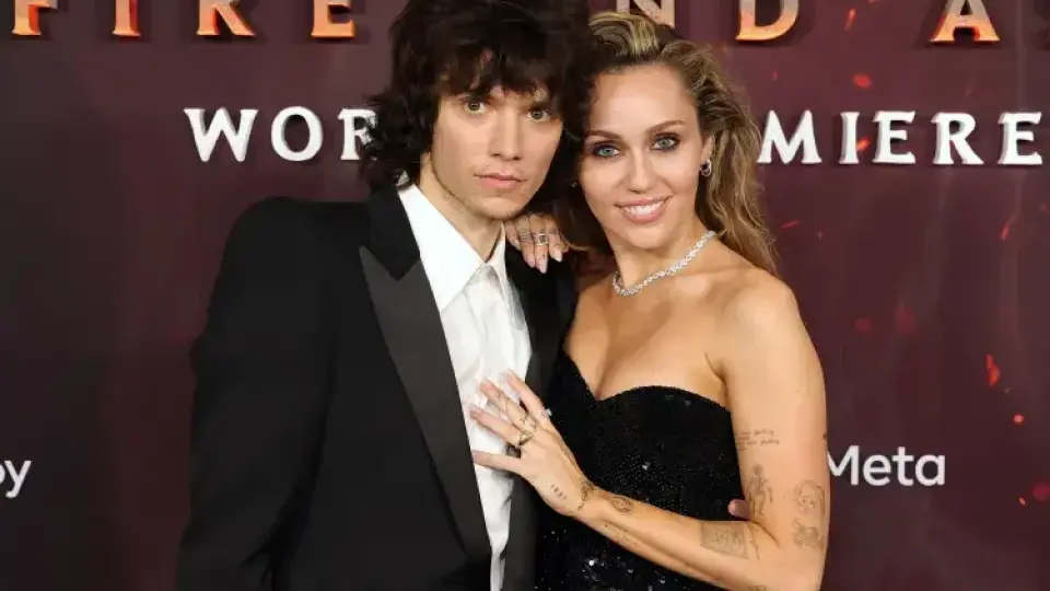 Майли Сайръс се сгоди за дългогодишния си приятел Макс Морандо