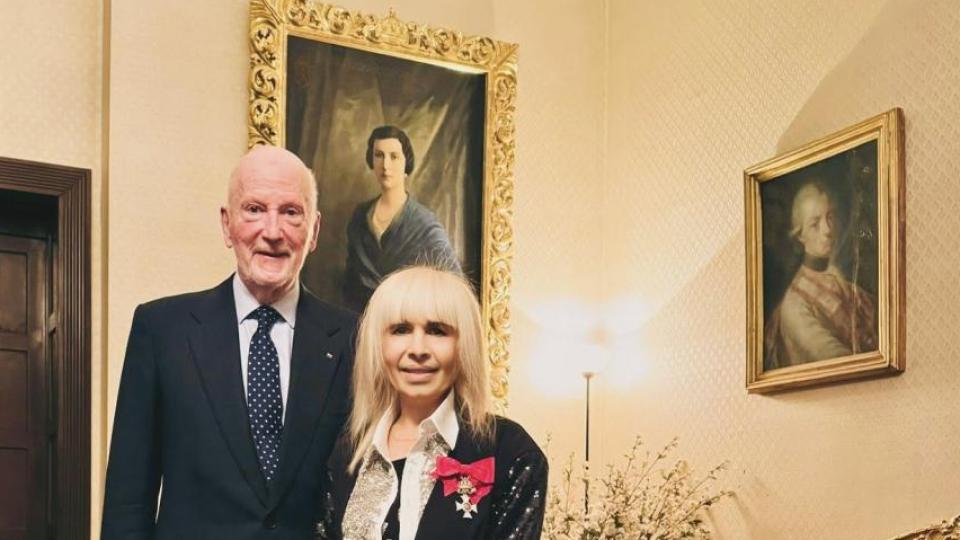 Симеон Сакскобургготски връчи на Лили Иванова орден „Дамски кръст”