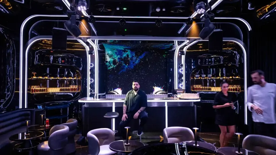 В Дубай отвори първия ресторант с AI готвач, предлагат „тартар от динозавър“