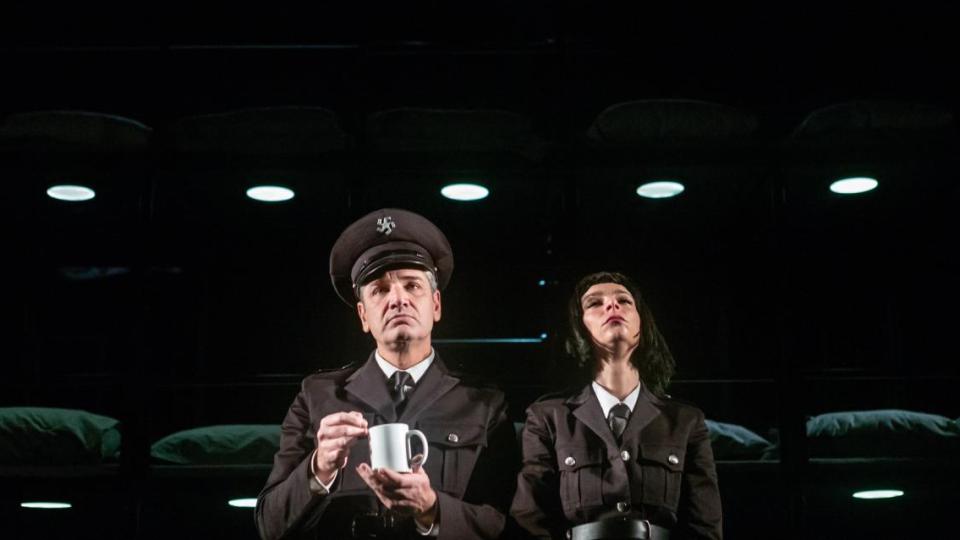 „Сън в зимна нощ“ – театрално торнадо за силата на самозаблудата