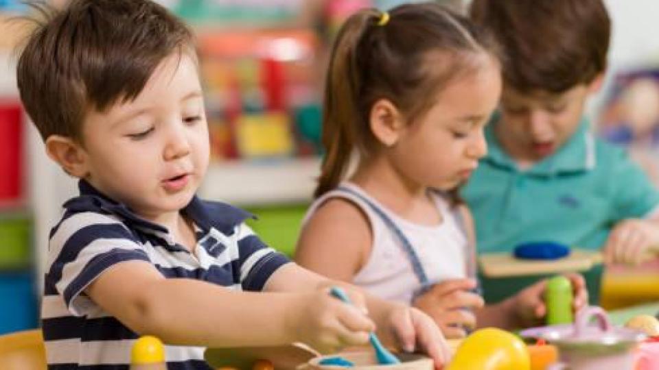 Чатбот ще помага на родителите при подаването на документи за ясли, градини и училища