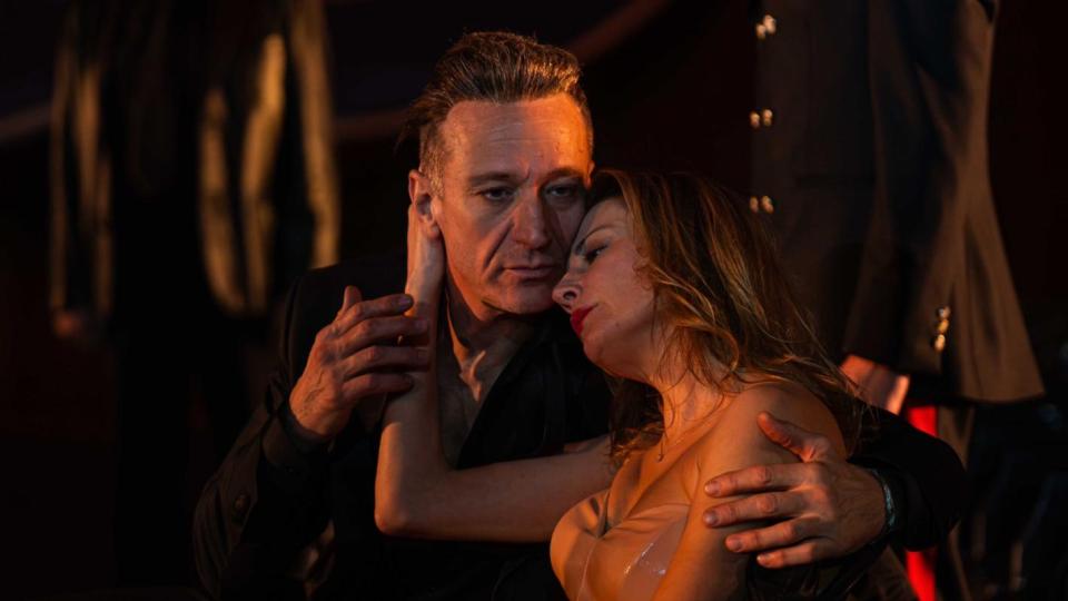 „Глембаеви“ – варосани гробници, присъстващи във всяко време (ревю)