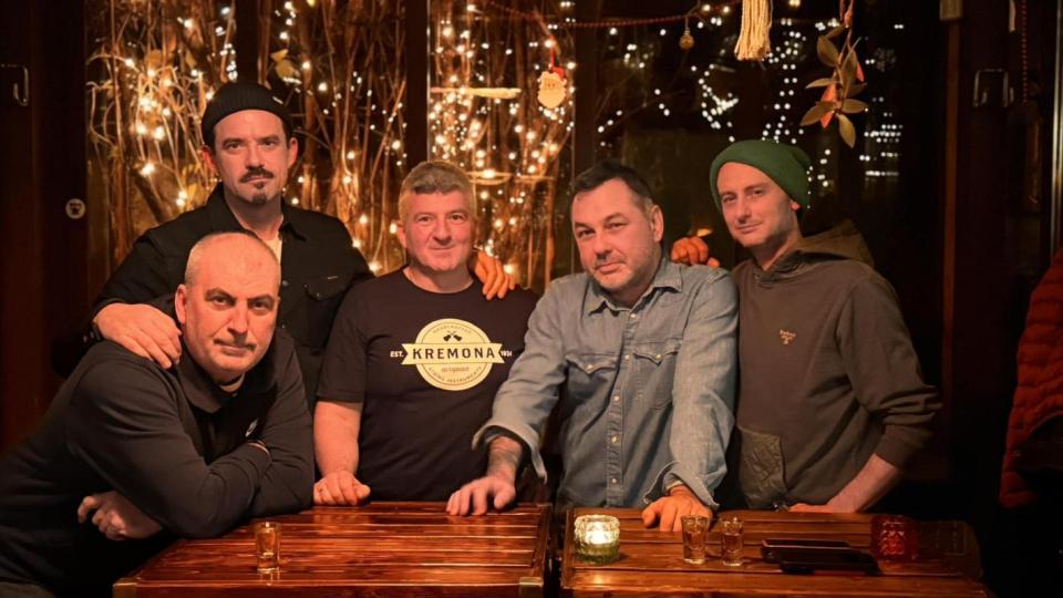 ,,Остава“: Пет несъвместими човека, които направиха толкова много песни заедно