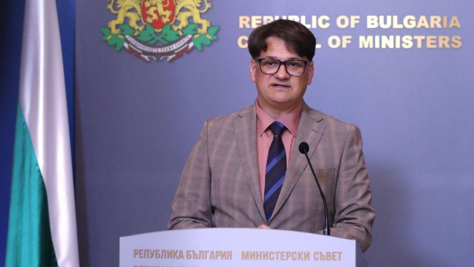 Министерство на културата опроверга твърденията за отстраняване на директора на Народния театър