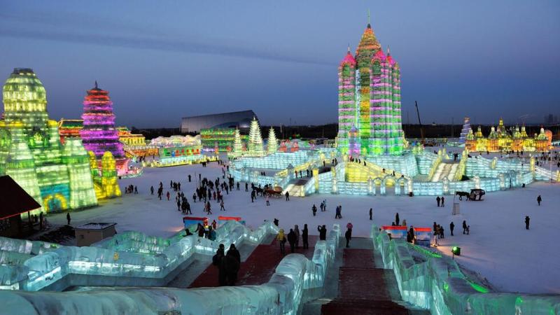 Най-големият леден тематичен парк в Китай отваря врати