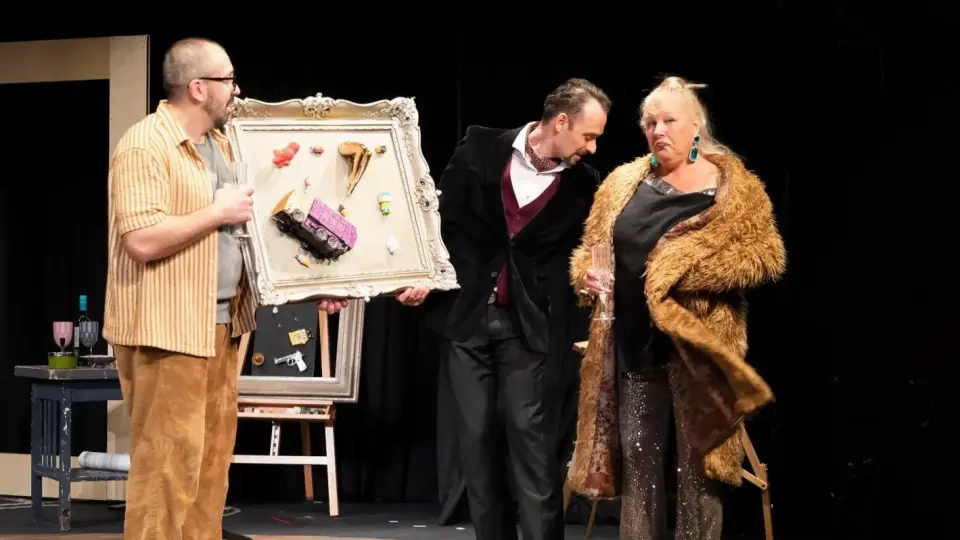 Сатирата пуска билети на половин цена до Коледа