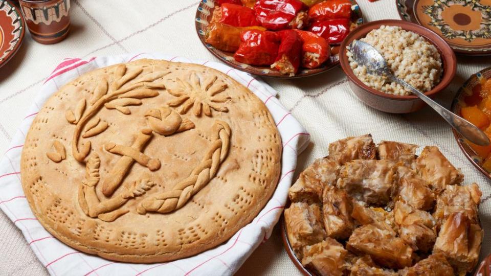 Защо на Бъдни вечер се сервират нечетен брой ястия?