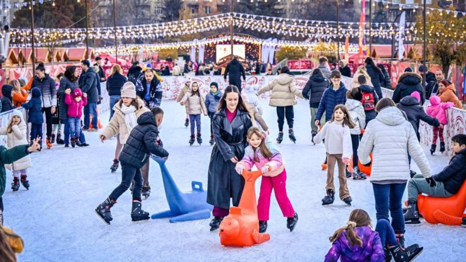 Коледа със сняг и веселие: ледените пързалки в София, които да посетите