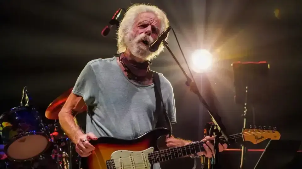Почина музикантът Боб Уиър, един от основателите на Grateful Dead