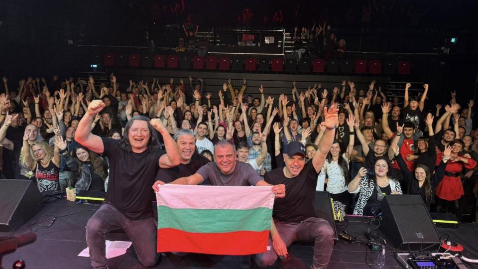 Б.Т.Р издава първи концертен албум и тръгна на клубно турне