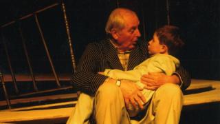 „Безкомпромисно луд“: Роби Уилямс пусна албума си „Britpop“ по-рано от очакваното