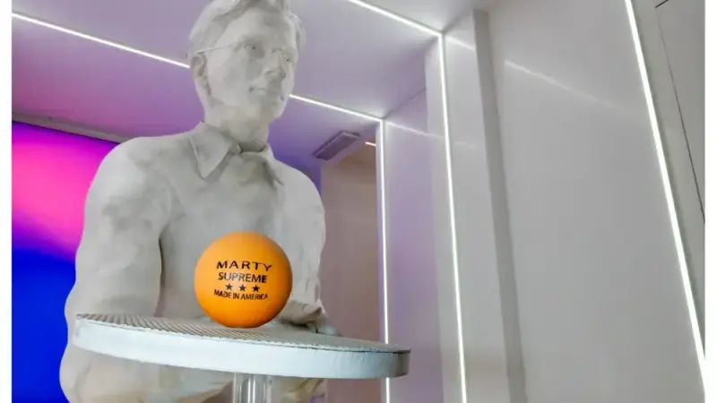 В италианския Национален музей на киното откриха 3-метрова скулптура на Тимъти Шаламе